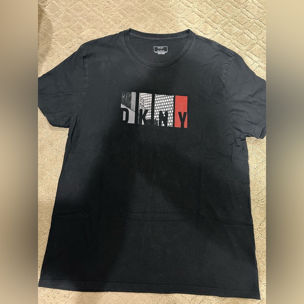Men DKNY T-shirt size XXL